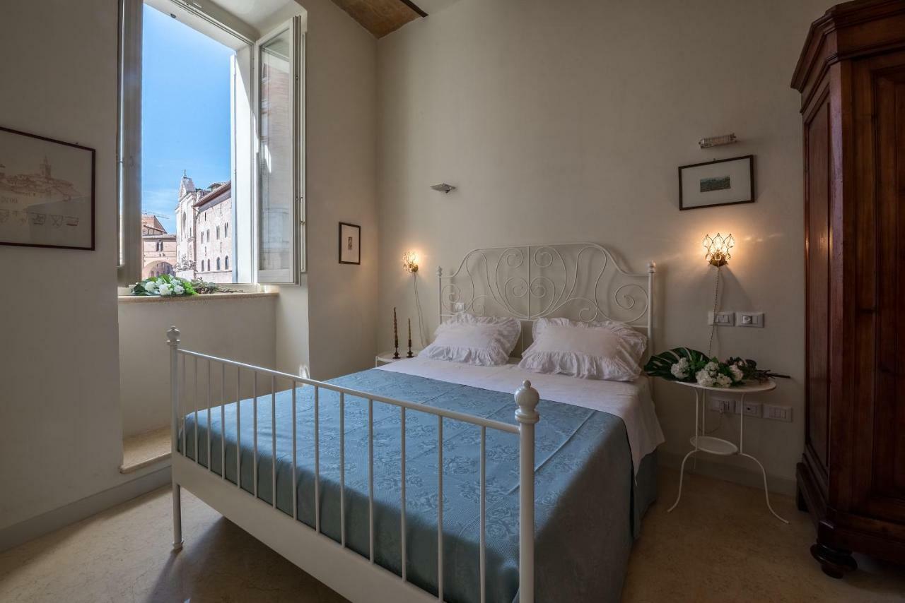La Residenza In Piazza Grande Apartment โฟลีโญ ภายนอก รูปภาพ